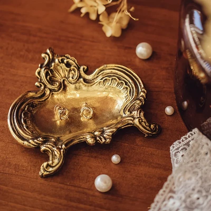 Vintage Gold Ornate Metal Decorative Trays Luxury Desktop Jewelry Organizer Dish Home Vanity shooting props Storage Plates gifts