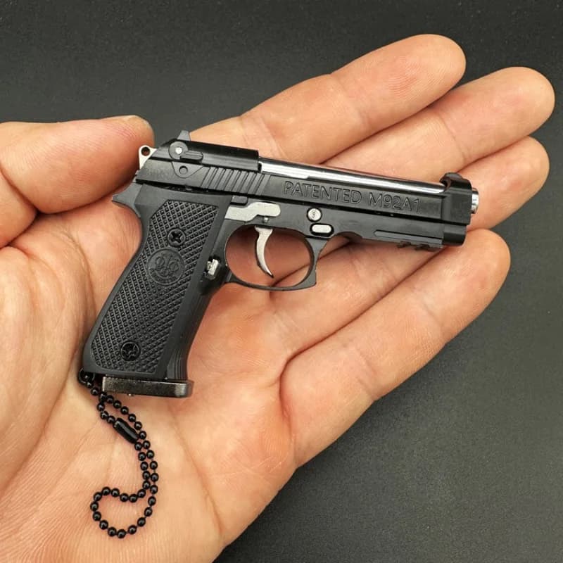 New 1:3 Scale M92F Metal Pistol Gun Model Unzip Toys Keychain Throw Shell Pop Up Men Gift Desk Decoration Figurines & Miniatures