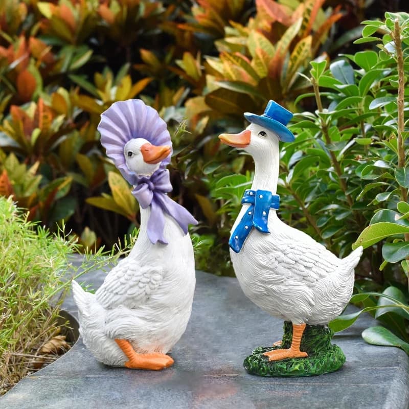 2PCS Cute Anthropomorphic Duck Statues for Garden Yard Outdoor Decor Farmhouse Style Lawn Accent Wedding Ceremony Decoration