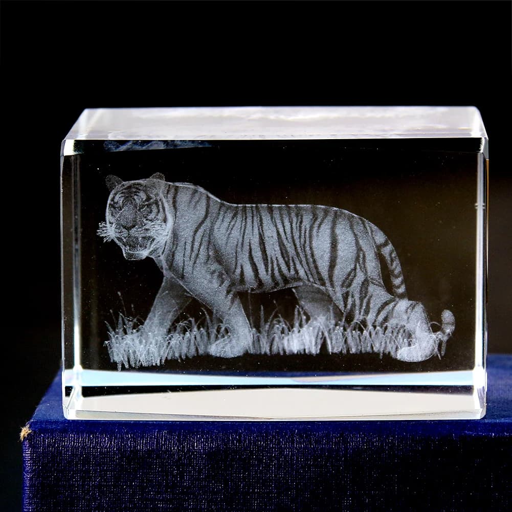 Inner Carved 3D Tiger Crystal Home Decoration Ornaments Souvenir Christmas Birthday Gift Office Desk Accessories Miniatures