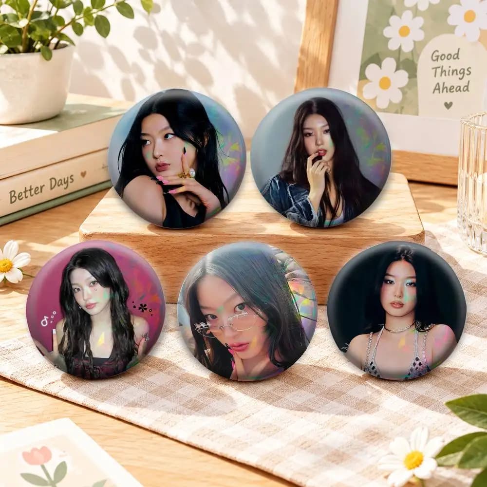 Singer J-Jeong Yoonchae Badges Creative Tinplate Button PinsBrooch Badge Clothes Backpack