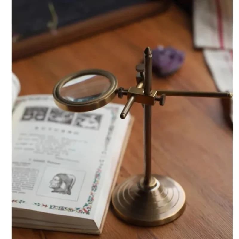 Brass bracket magnifying glass, French light - luxury retro, Indian - style balance model, soft - light creative decoration