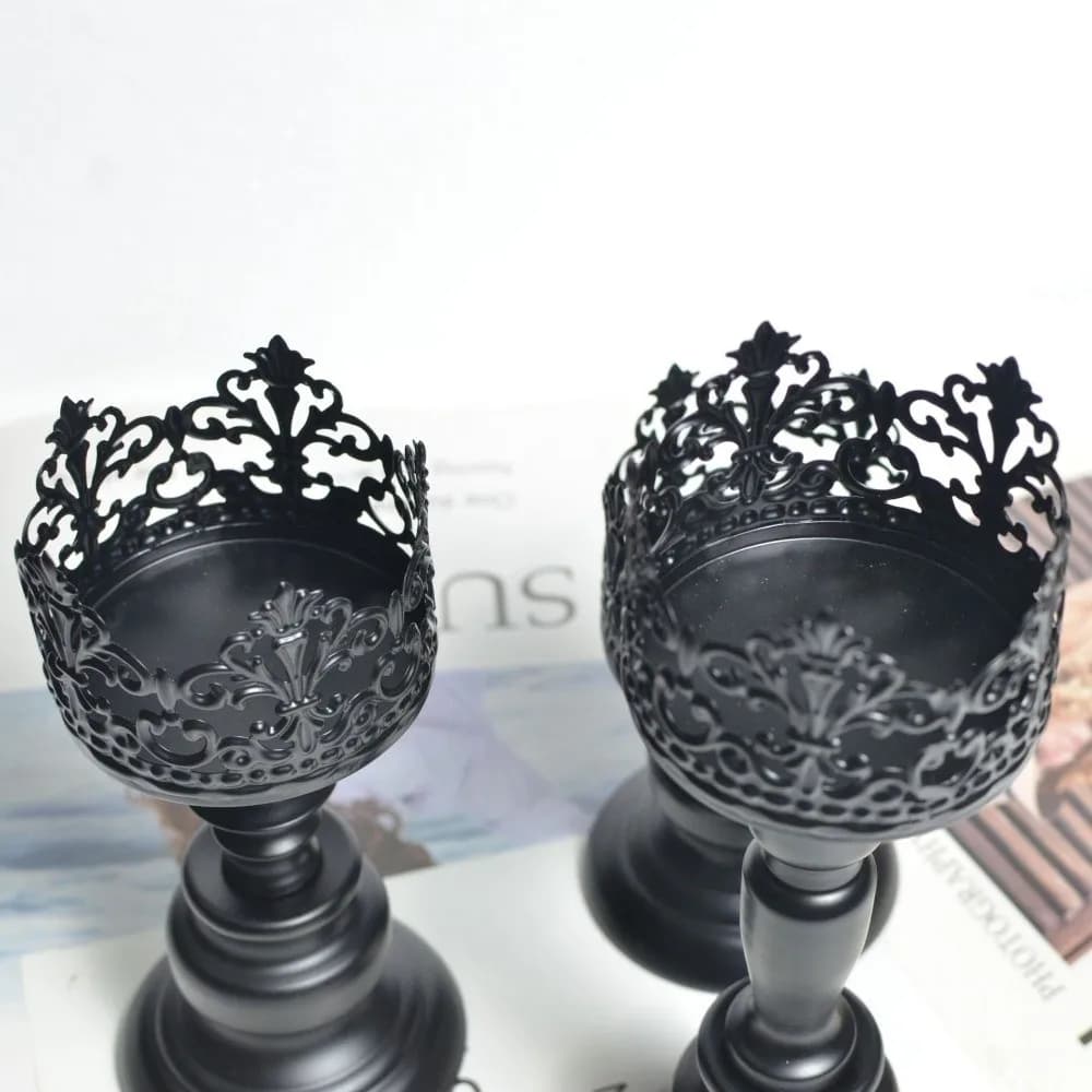 Retro Tabletop Candle Holders Metal and Iron with Openwork Pattern Home Restaurants Decoration Candle Stand Europe Wedding