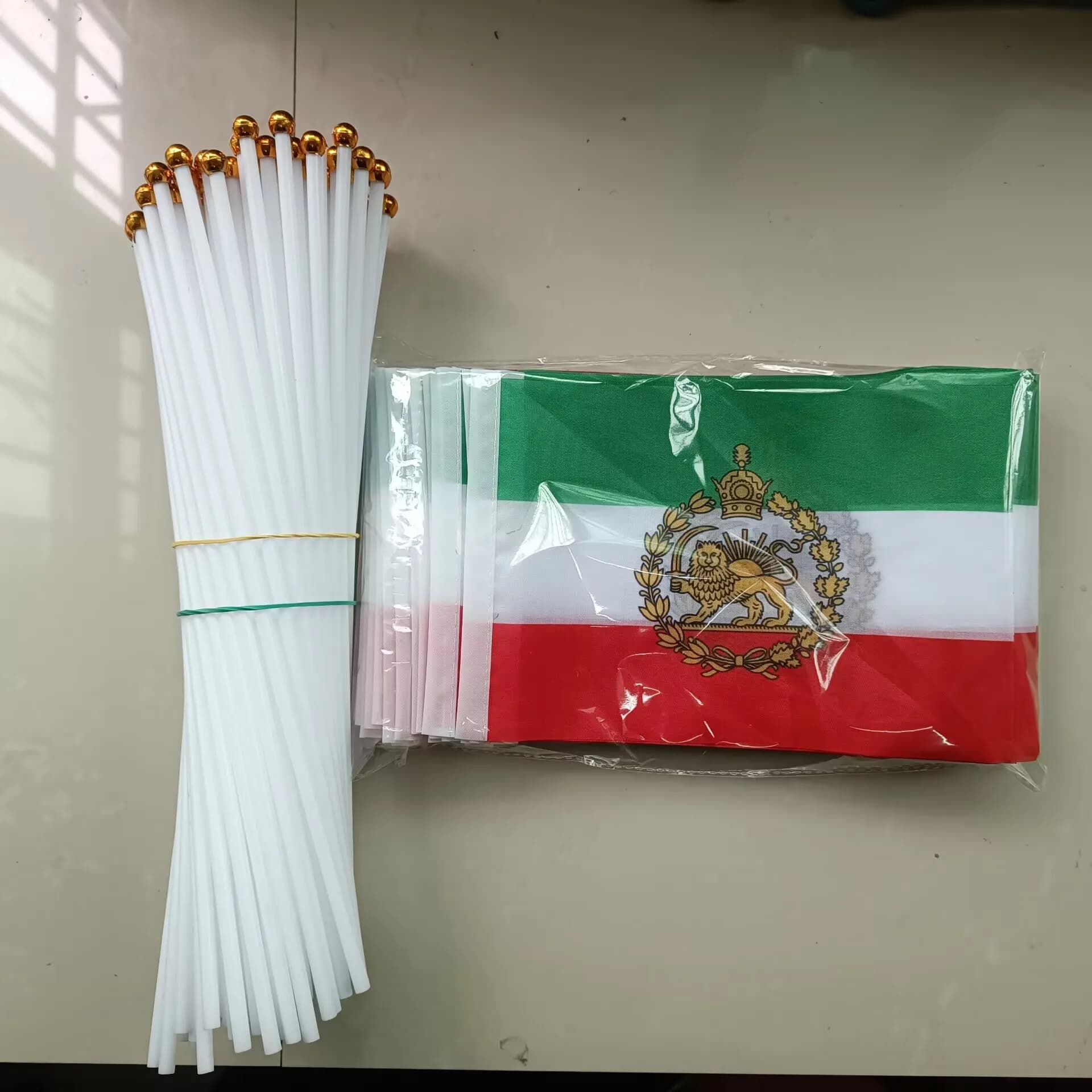 Xvggdg 14X21cm 100 Pcs Historical Iran Lion Sun Hand Flags Ancient Persia Celebration Banners