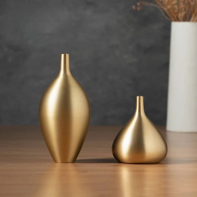 Traditional Chinese Brass Vase Artistic Home Floral Container Decorative Piece for Living Room Bookcase Office Desk Ornament