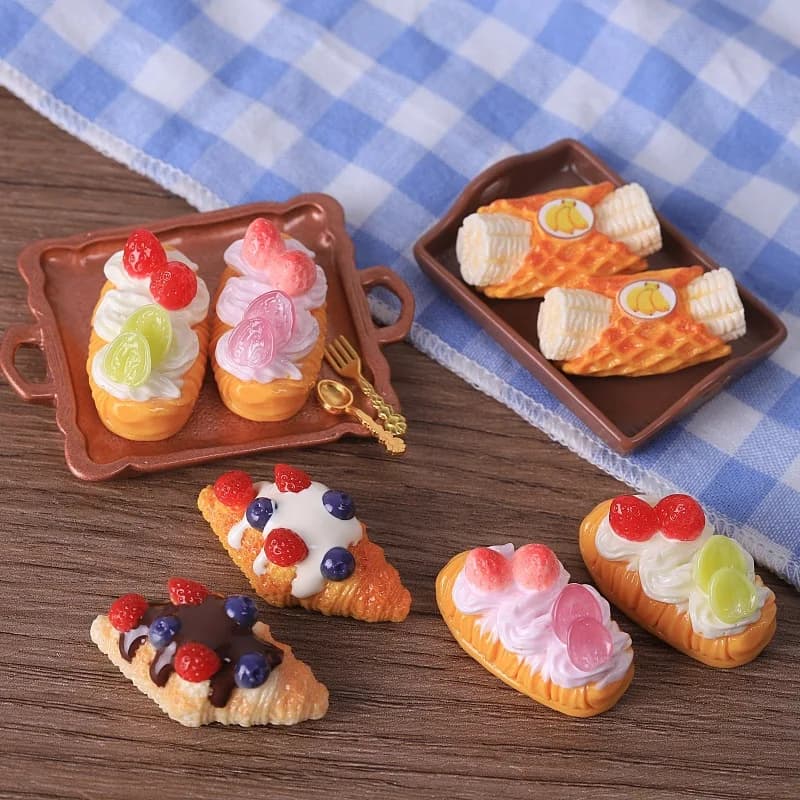 3pcs Mini Strawberry Cream Cake Bread Food Model Resin Miniature Dollhouse DIY Mini Food Ornament Desktop Decoration Crafts