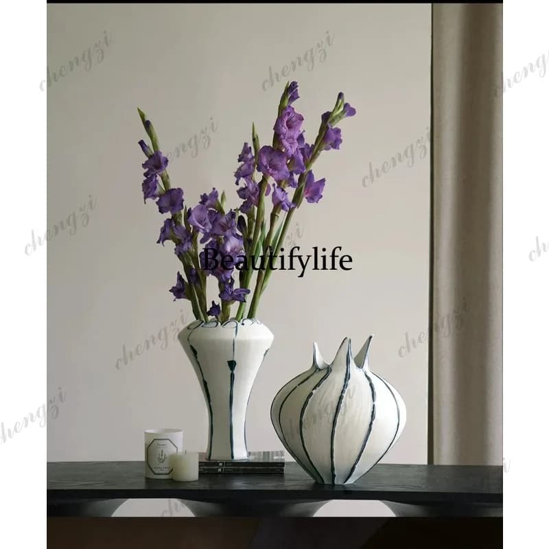 Hand painted blue and white stroked ceramic vase entrance living room desktop flower arrangement art ornament