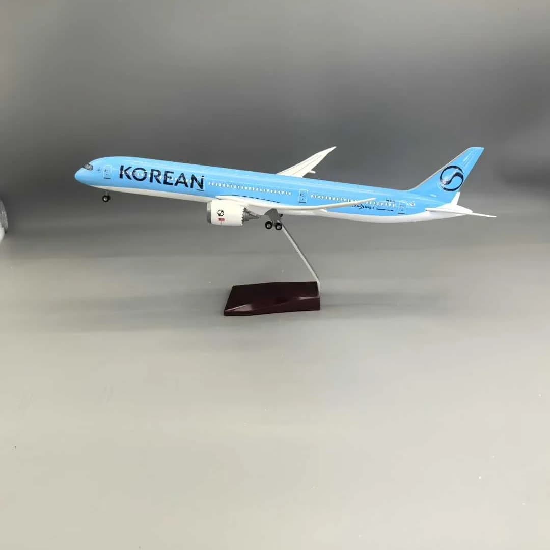 47cm B787-10 Korean Resin Cast Aircraft Model, 1:145 Scale, with Wooden Base and Landing Gear, Passenger Aircraft Collectible Gi