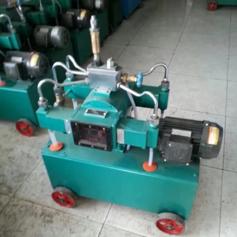 Hydraulic testing machine, water medium hydraulic testing equipment