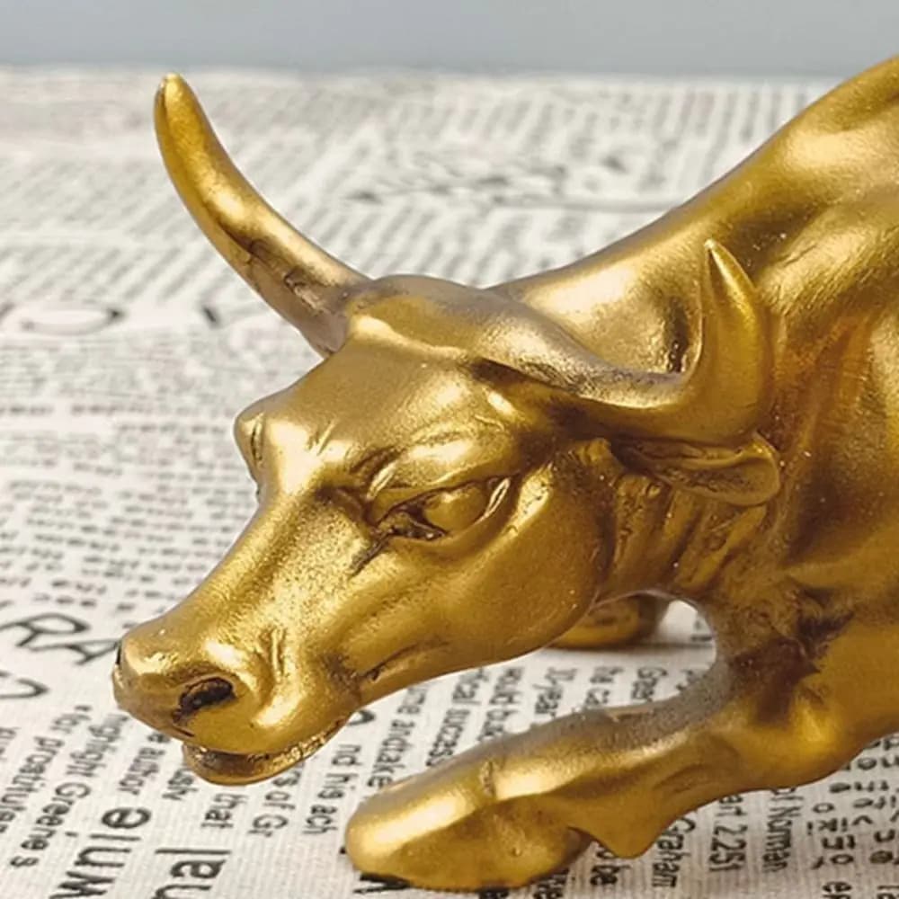 Feng Shui Wall Street Bull Statue Light Luxury Fortune Golden OX Resin Figurine Handmade Nordic Animal Figurine Children