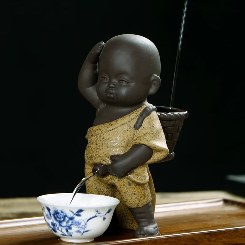 Purple Sand Tea Pet Ornaments Little Monk Ceramic Figures Tea Play Peeing Doll Tea Set Peeing Water Spray Accessories
