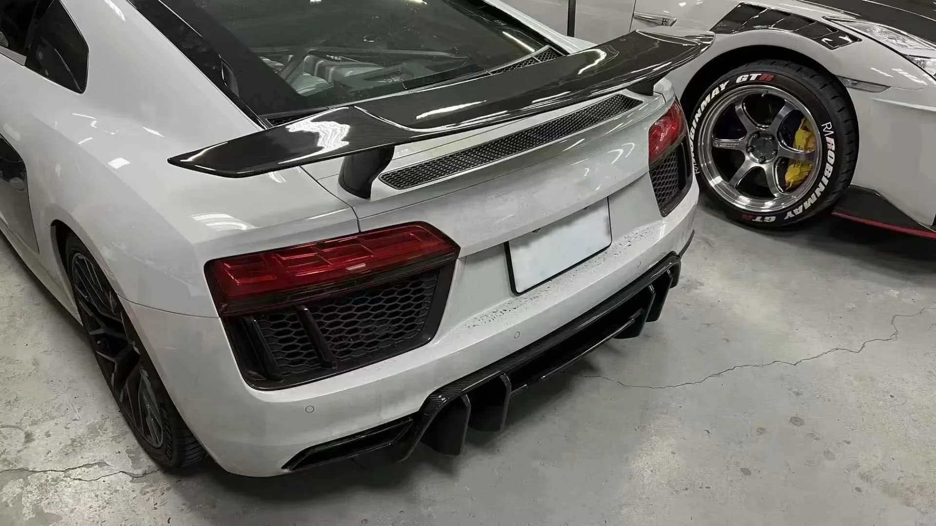 V Style Carbon Fiber R8 Body Kits Front Lip Rear Diffuser Rear Spoiler for R8 2017-2019