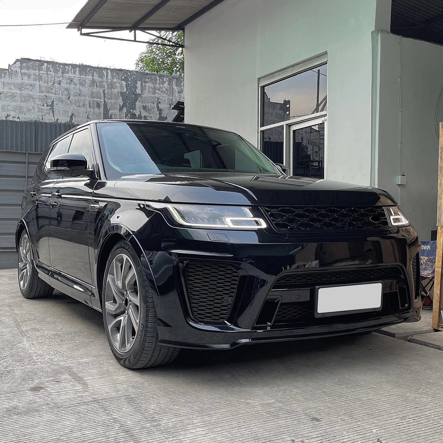 New Design PP Material Bumper Body Kit for  Range Rover Sport L494 2014-2017 Modification to 2018-2022 SVR