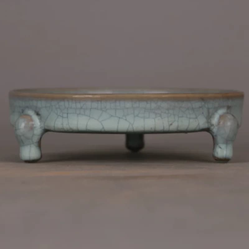 Vintage Ru Kiln Sky Blue Glaze Tripod Brush Washer with Ice-crack Pattern - Traditional Ceramic Artwork, Desktop Decor