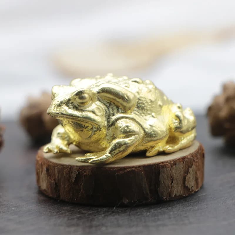 Pure brass golden toad tea pet, a small decorative item home or office, also suitable as a car ornament for men