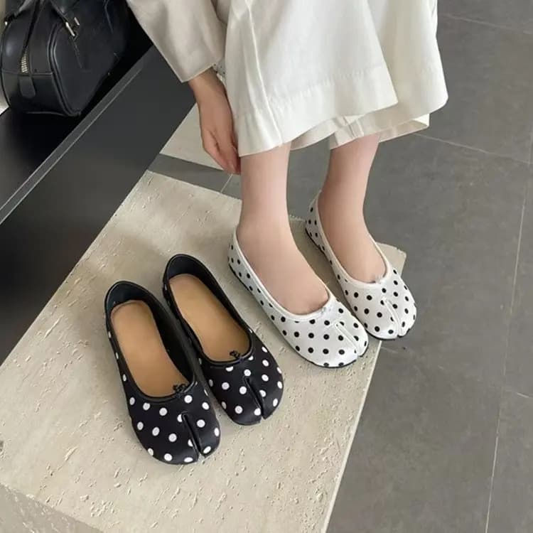 Black polka dots flat-bottomed open-toed women's autumn new polka dots fashion niche Doudou women's shoes