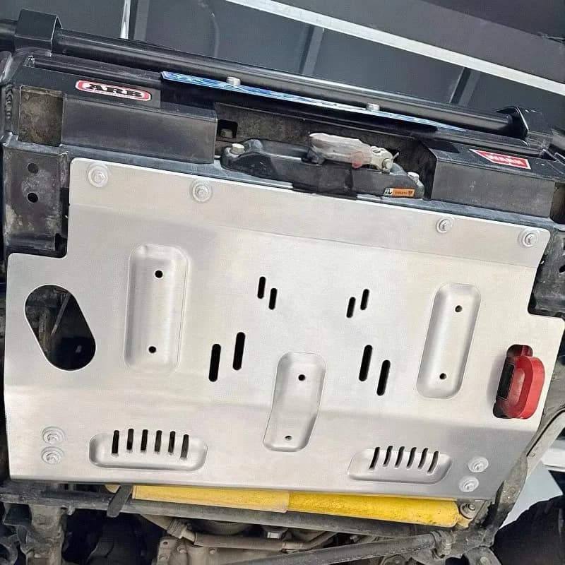 8mm Aluminum Magnesium Alloy Chassis Skid Plate for LC71 4x4 Parts Engine Bottom Guard Modification Accessories