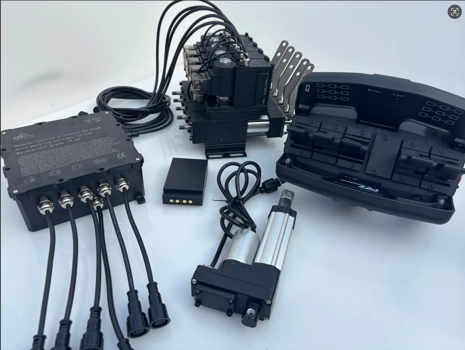 The Latest  Wireless Proportional Remote Controller a 5-lever Command Model Designed for Upgrading the Control Systems
