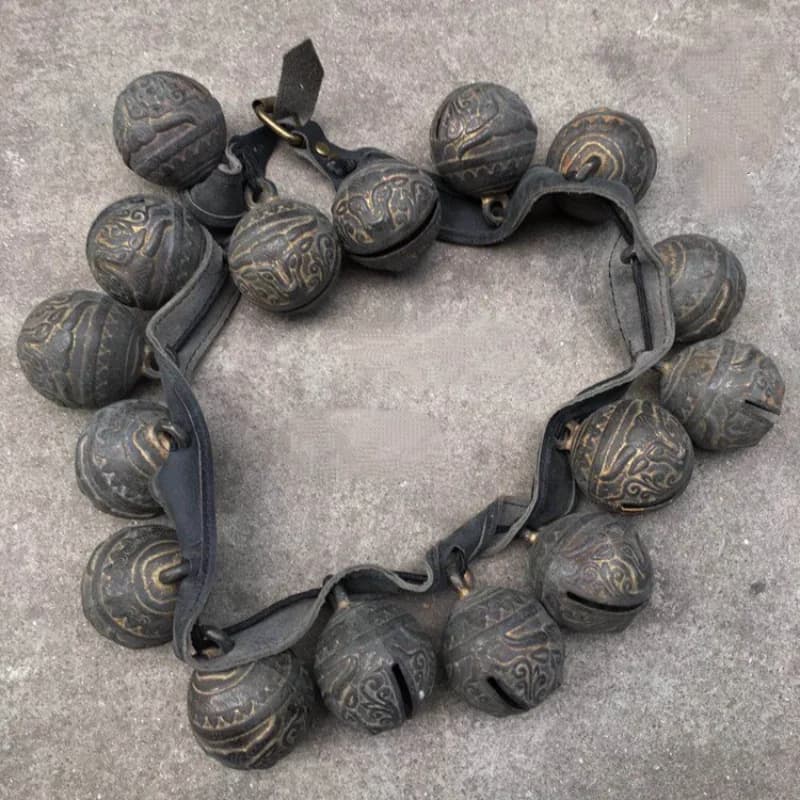 Solid Copper Cow Head Horse Bells String Set Retro Engraved Brass Bells With Leather Strap Chinese Curio Collectible Decor