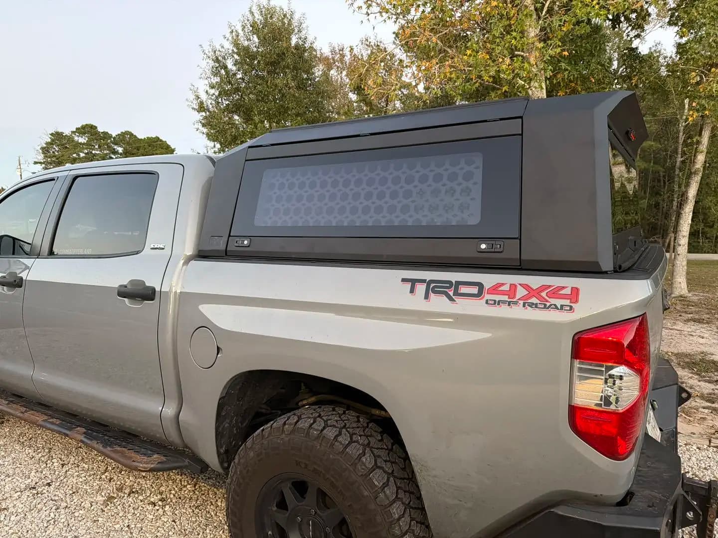 Custom Factory 4X4 Waterproof Aluminum Alloy Hard Top Pickup Truck Topper Camper Canopy for Toyota tundra 5.5ft