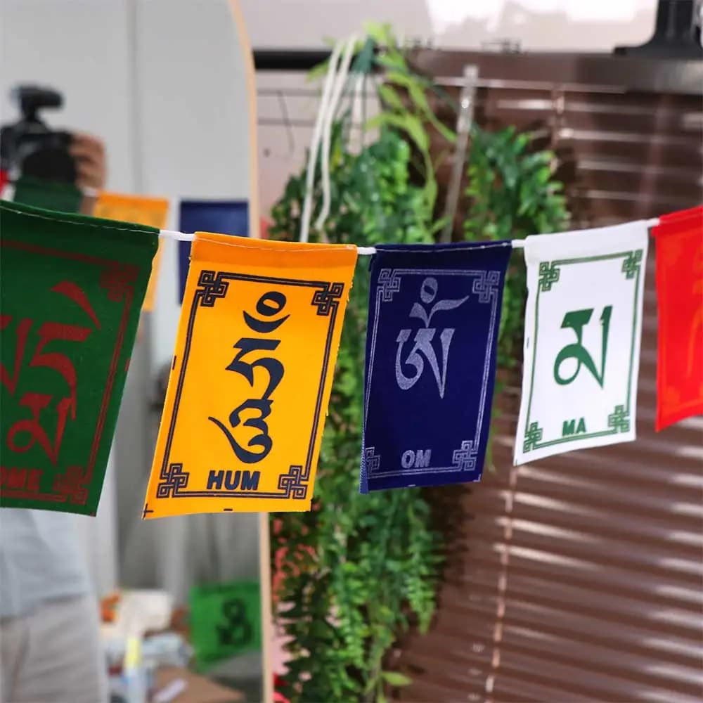 10pcs/string Hanging Ornaments Mini Colorful Prayer Flags Five Colors Flannel Horse Flag Religious Flags Balcony