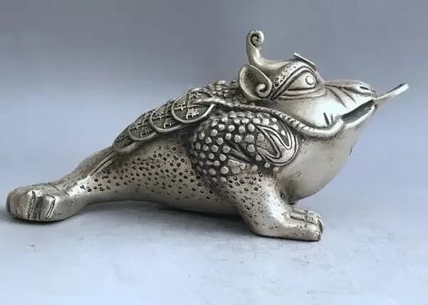 Chinese ancient pure copper hand-carved toad sculpture exquisite design