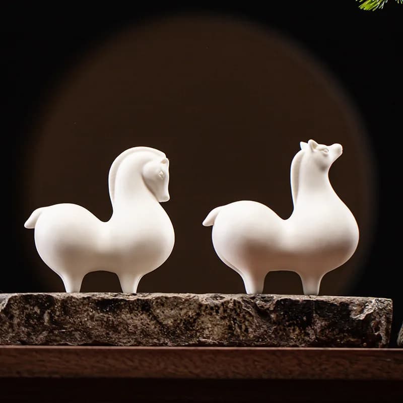 Beautiful Lines, White Porcelain Horse Statue, Retro Horse Decoration, Ceramic Art, Zen Inspired Creative Accessories, Mascot