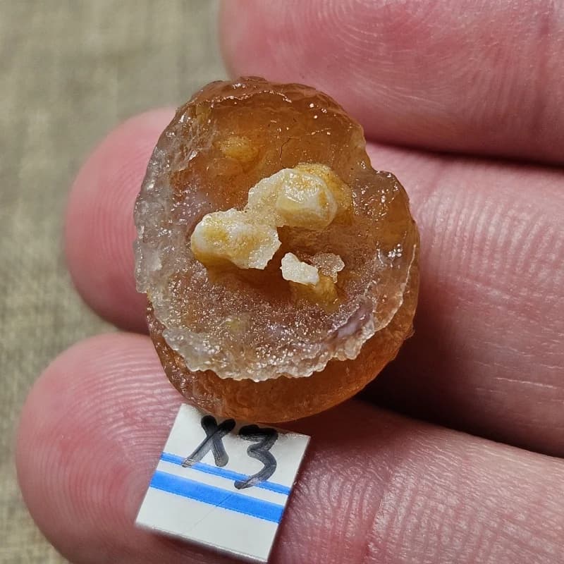 Natural agate with unique patterns, witchcraft stone meridian healing water aquarium decoration