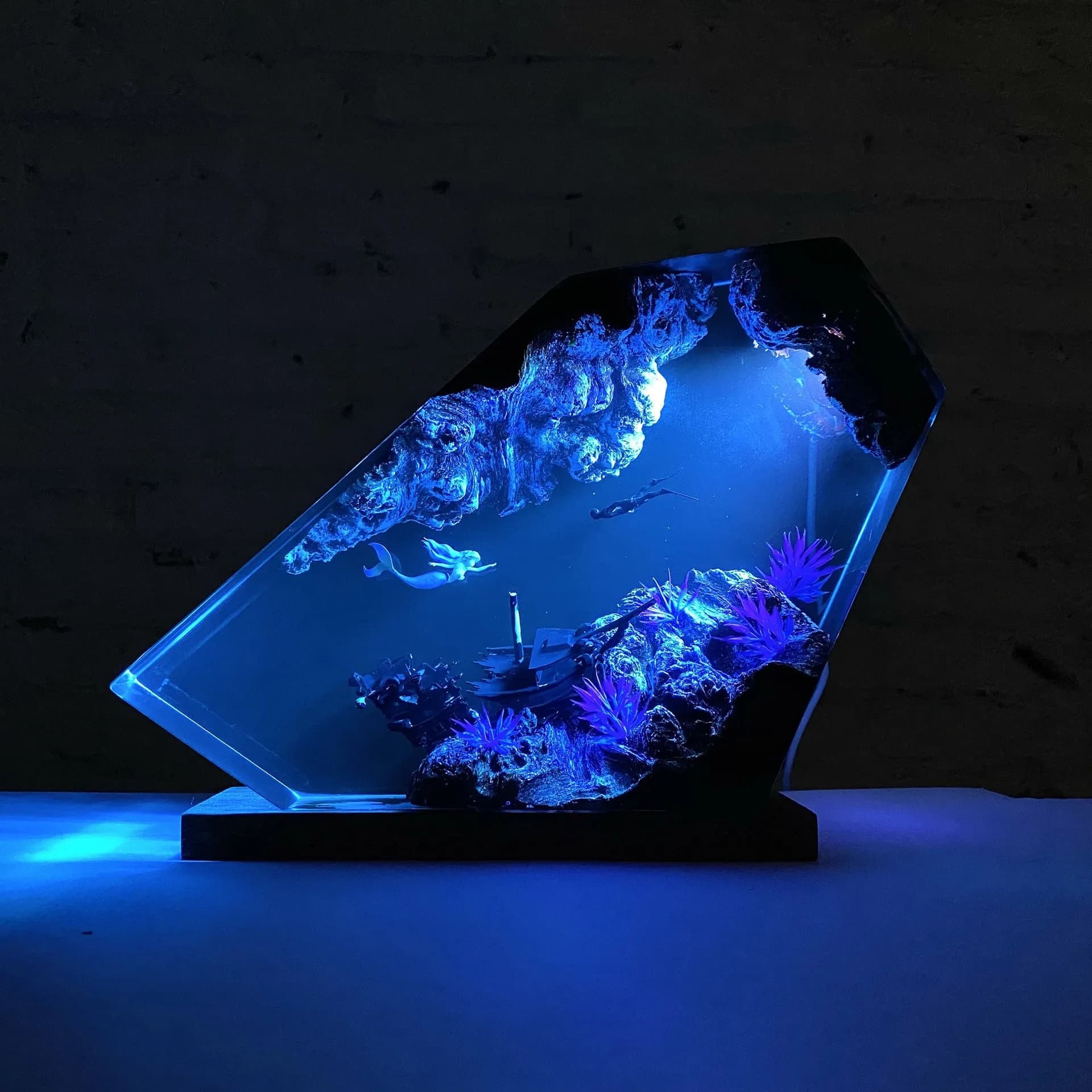 8X5 Inches Underwater World Atmosphere Home Decoration Crafts Mermaid and Human Epoxy Resin Wooden Lamp Ornament Gift