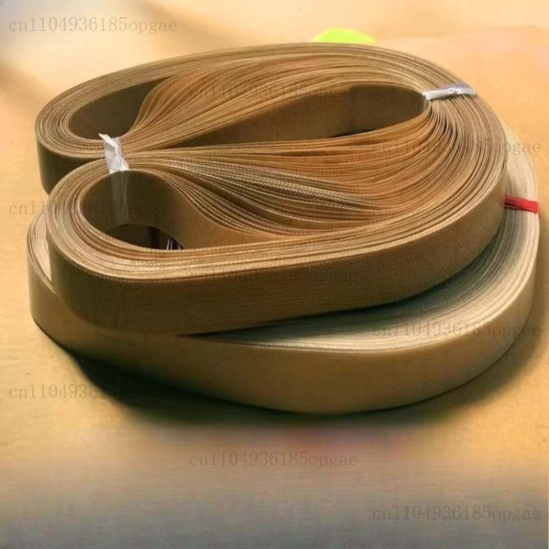 Sealing machine sealing with accessory guide belt