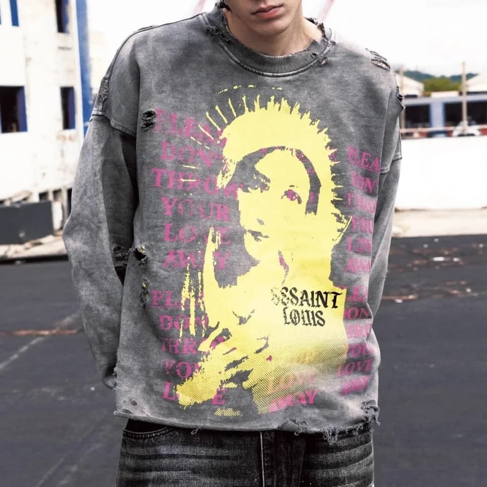 Sssaint Louis American-style lettering graffiti on a long-sleeved hoodie, dirty and aged with water washing, damaged appearance
