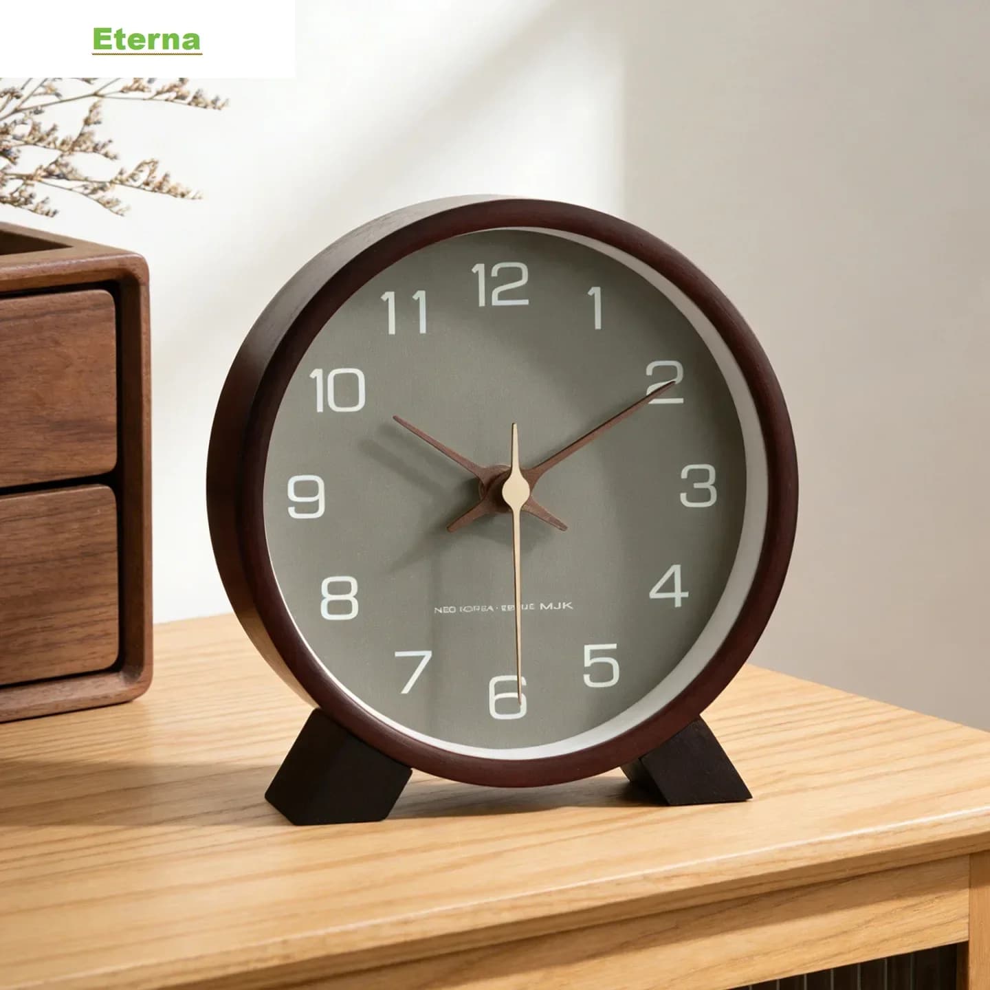 Solid Wood Silent Table Clock Minimalist Vintage for Bedside Office Desk Home Decor