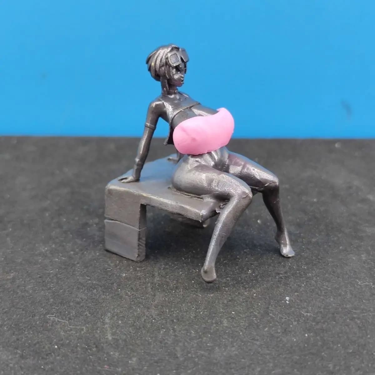 Unique Brass Anime Girl Sitting Pose Figurine Handmade Metal Craft Desktop Decor Computer Case Ornament Retro Metal Art Statue