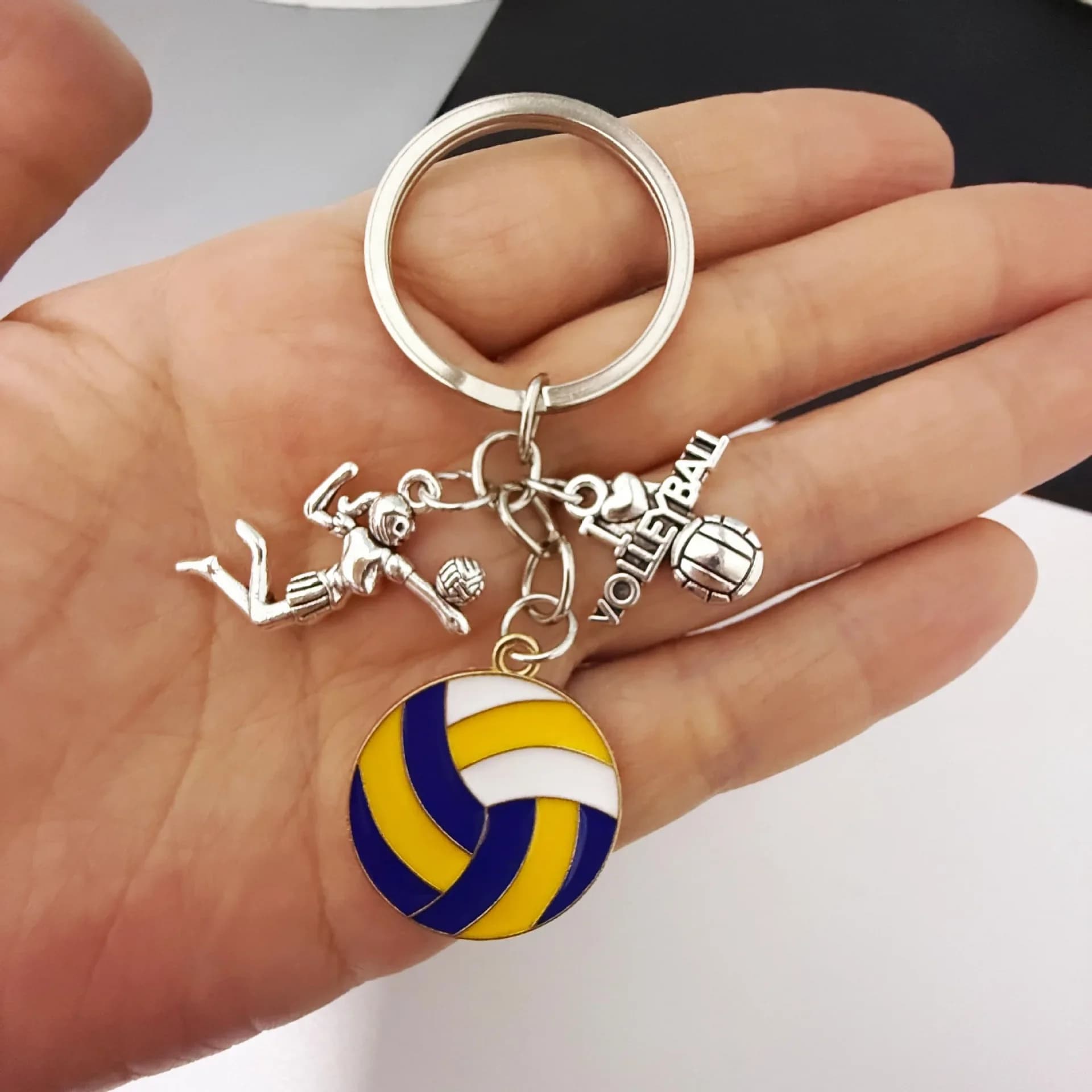 Llavero de voleibol de colores - Souvenir deportivo, recuerdos para fiestas de voleibol, decoración para bolsos, llavero para mo