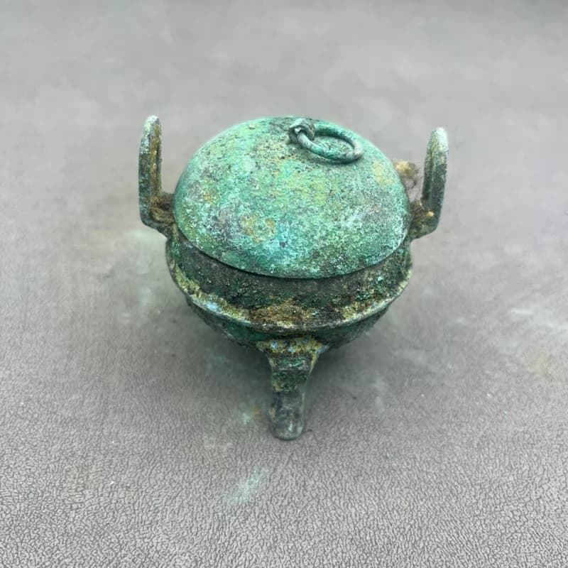 Unearthed Han Dynasty vessels, small cauldrons, ancient ornaments, and bronze handicrafts