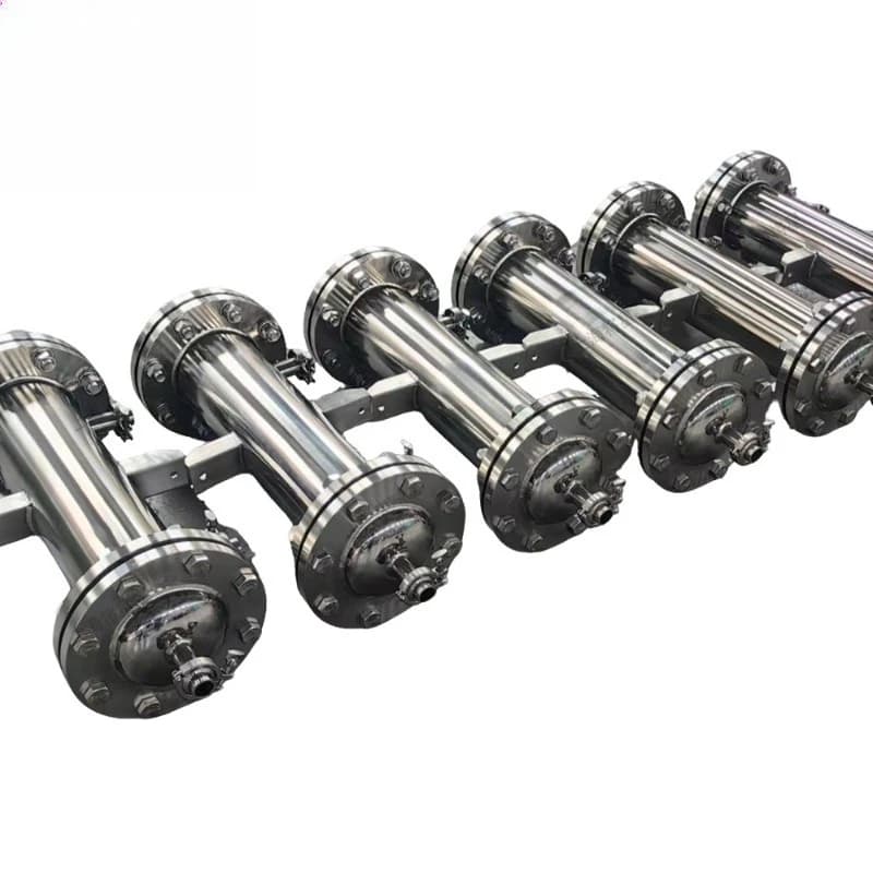 High temperature and high pressure shell and tube condenser