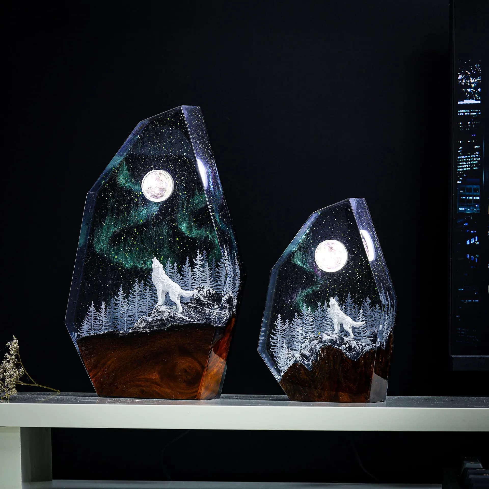 Arctic Light Snow Wolf Emitting Epoxy Resin Lamp Wooden Creative Home Decoration Artwork Unique Gift