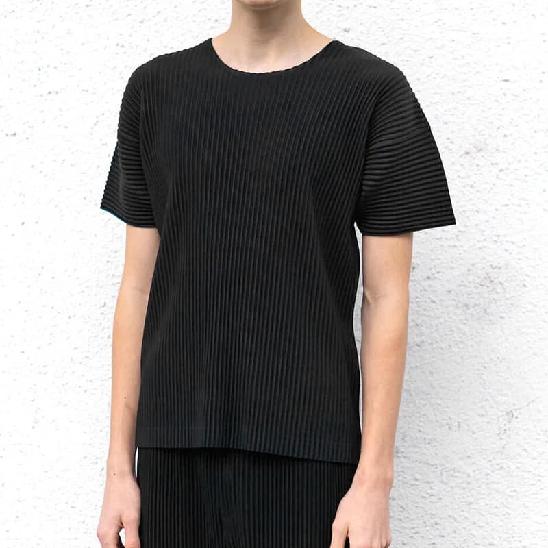 ISSEY Wrinkle Shirt with Pleats, Round Neck, Loose Fit, Versatile and Stylish Summer Short-Sleeved T-Shirt for Men, Trendy Style