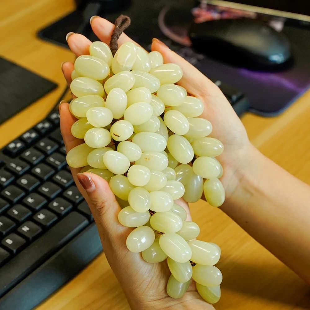 A Bunch of Afghan Grapes Ornament Jade Stone Crafts Dining Table Wine Cabinet Living Room Elegant Decorations Collection