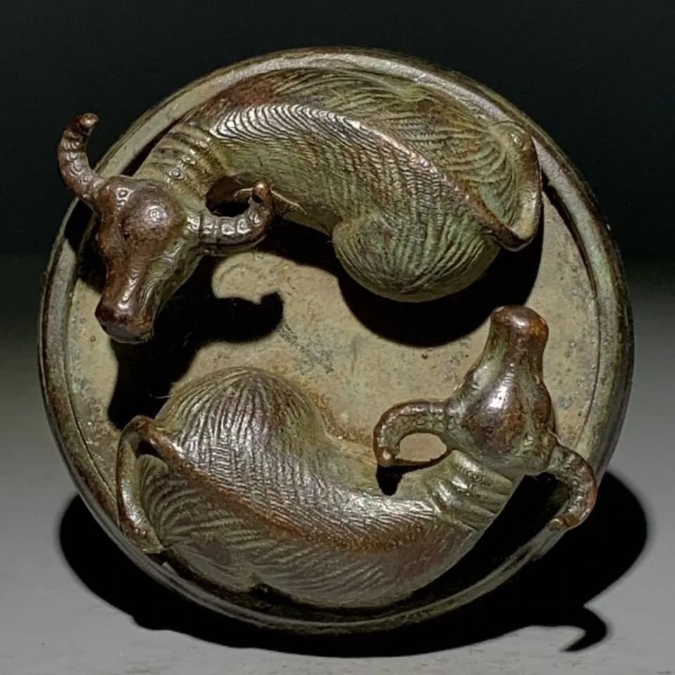 Antique Copper Double Ox Twists The Heaven Earth Eight Trigrams Ornaments Statue Bull Figurine Desk Decoration Metal Figurine
