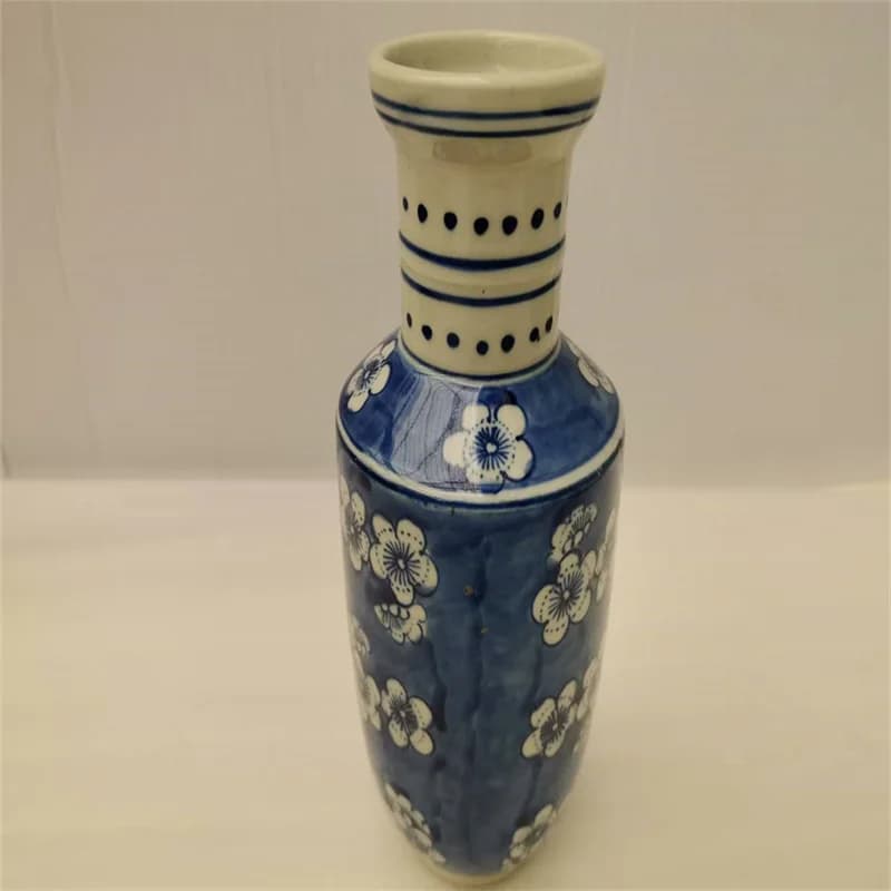 China Old Blue and white Porcelain Ice plum flower pattern vase Traditional Asian Antique Decorative collectibles