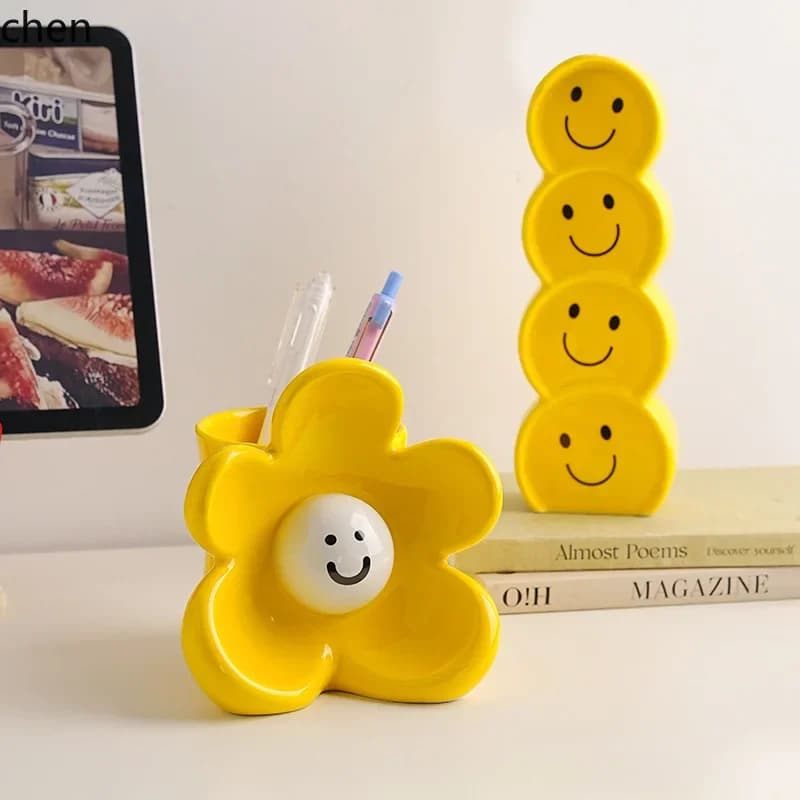DSA  Flower Smiley Face Ceramic Pen Holder Ornament Office Desktop Storage Decoration Gift for Girlfriend's Birthday