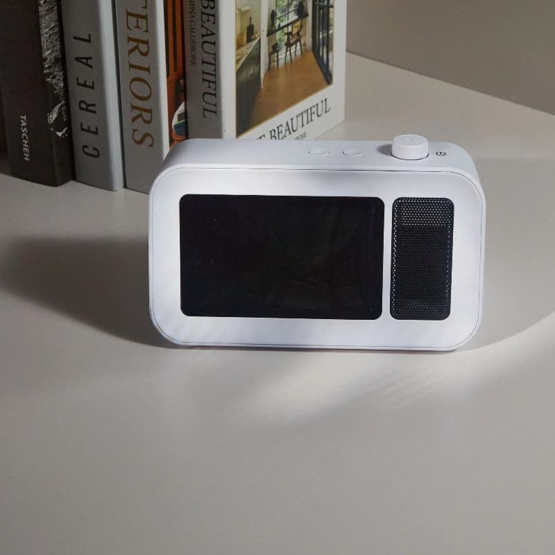 Holographic Bluetooth speaker player, sound quality 3D LCD transparent screen compartment car plug-in