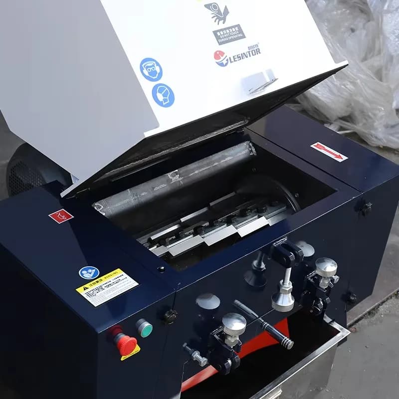 Small Waste Plastic Crusher Recycling Machine Efficient Plastic Shredder/Grinder for Sale