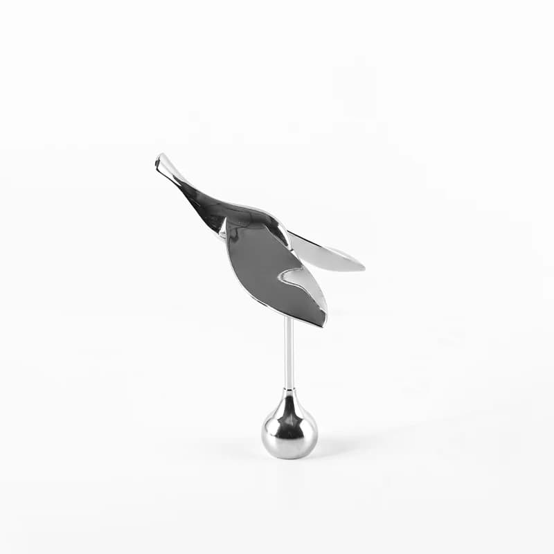 Modern Art Style Silver Flying Bird Metal Ornament Hot Selling Small Desktop Decoration for Hotel & Family Knick-Knack