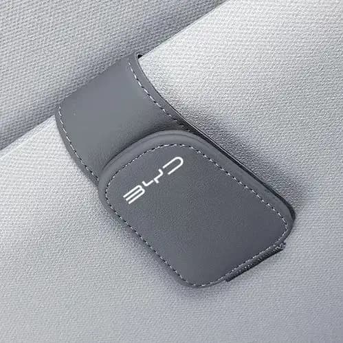 Auto Leather Magnetic Sunglasses Holder For BYD Dolphin Seal Atto3 Han Tang Song Yuan BYD Logo Sun‑Visor Glasses Card Clip Car P