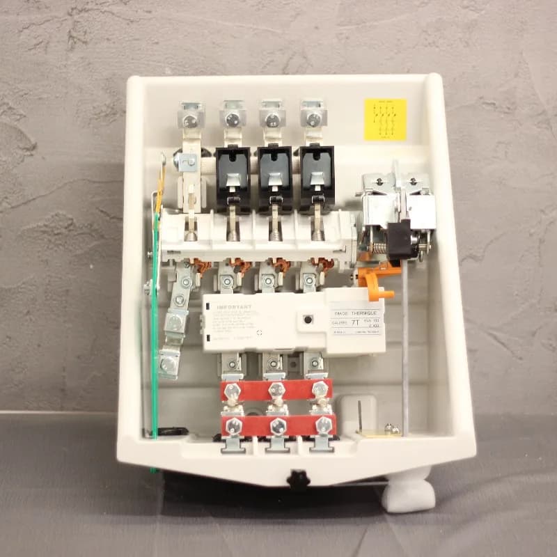 Power Transmission protection LV Pole Mounted Circuit Breakers with Digital Trip Unit