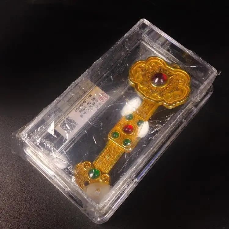 Old copper gold-plated gemstone inlaid with Ruyi, weight 225 grams, height 14cm and width 9cm Antique collection treasures