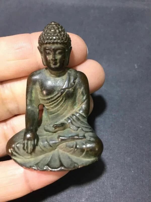 Old Tibetan Buddhism Bronze Buddha statue Medicine Buddha Sakyamuni Shakyamuni Sculpture  Retro Religious Collection Handicrafts