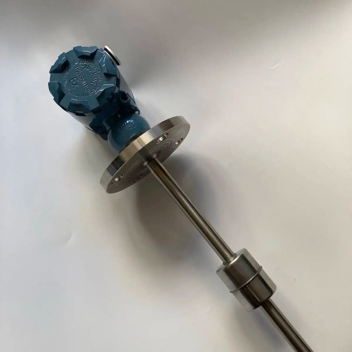 Continuous Magnetics Float Level Transmitter Water Level Controller Fuel Liquid Vertical 4-20mA Level Sensor